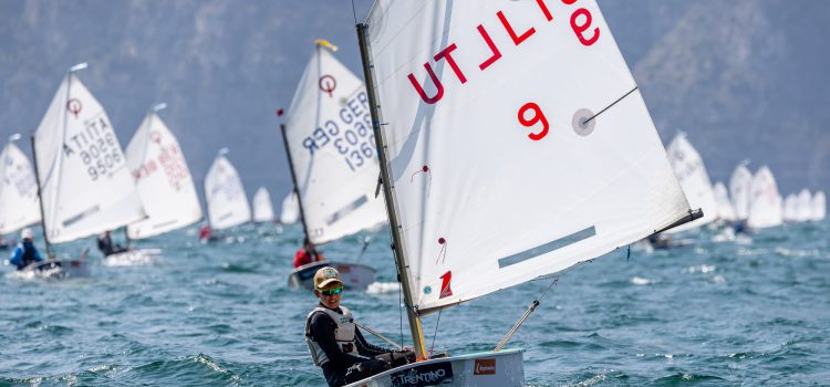 Meeting del Garda Optimist, la carica dei millecento: il Day 1 dà il via alla quarantesima edizione con una serie completa di regate