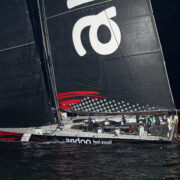 Rolex Sydney-Hobart, Comanche takes the line honors