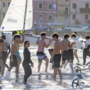 I Coppa Italia 420 San Terenzo, i capricci del meteo rallentano il programma ma animano la spiaggia