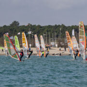 Trofeo Memorial Ballanti Saiani, pacifica invasione di windsurf all’Adriatico Wind Club