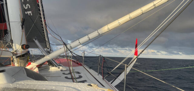 Vendée Globe, Charlie Dalin is leading at Cape Finisterre